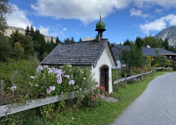 0030-tannheimertal-graen-vater-unser-weg.jpg
