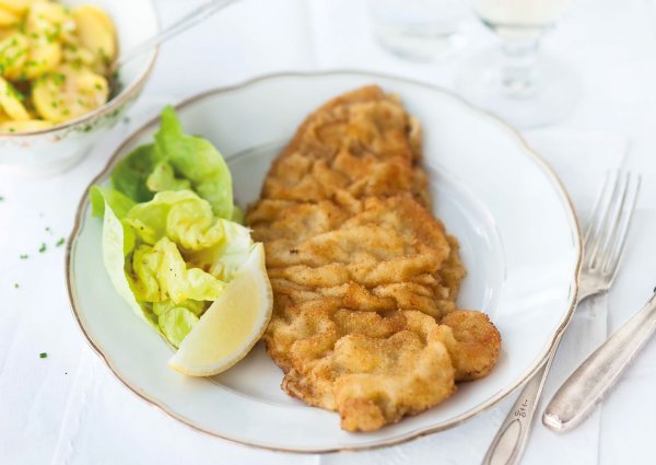hotel-gasthof-alpenrose-zoeblen-schnitzel.jpg